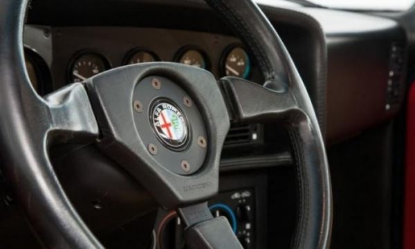 <br />
			Кто-нибудь знает где запасное колесо у Alfa Romeo SZ? (11 фото)