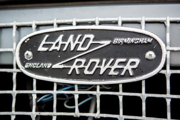 <br />
			Cuthbertson: очень редкий Land Rover Series II на гусеницах (14 фото)