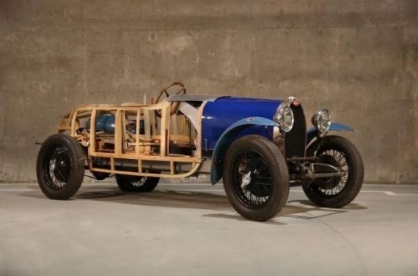 <br />
			Захватывающее трио: старинные Bugatti из бельгийского сарая (11 фото)