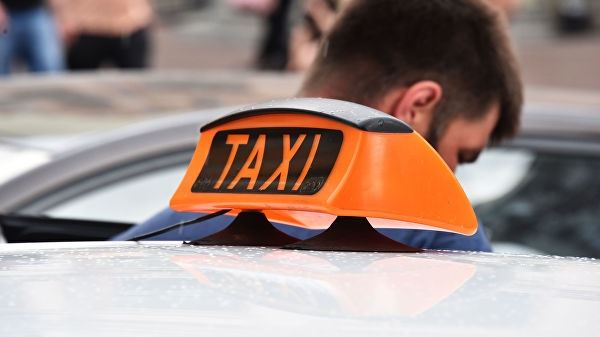 <br />
В Петербурге водитель рассказал, как можно без документов работать в «Яндекс. Такси»<br />
