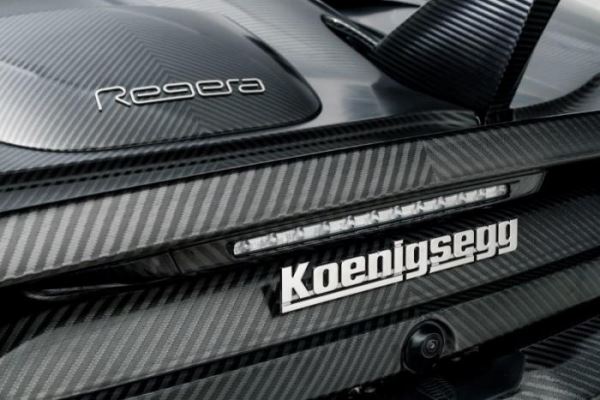 <br />
			Koenigsegg Naked Carbon: гиперкар с кузовом из углеродного волокна